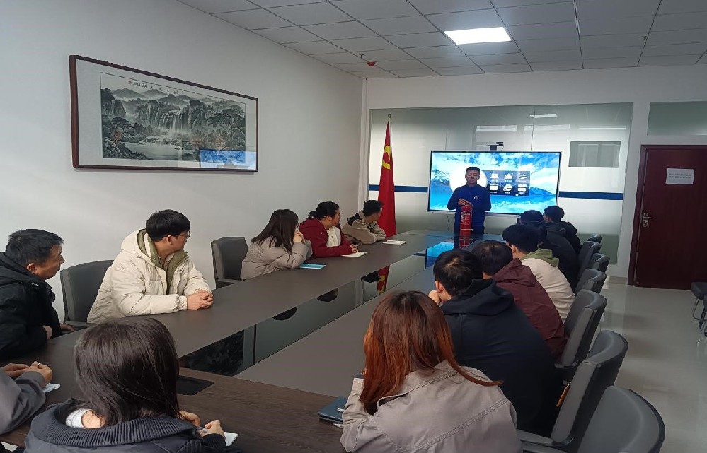 消防隊(duì)對(duì)孵化園企業(yè)進(jìn)行消防培訓(xùn) 筑牢企業(yè)安全防線(xiàn)